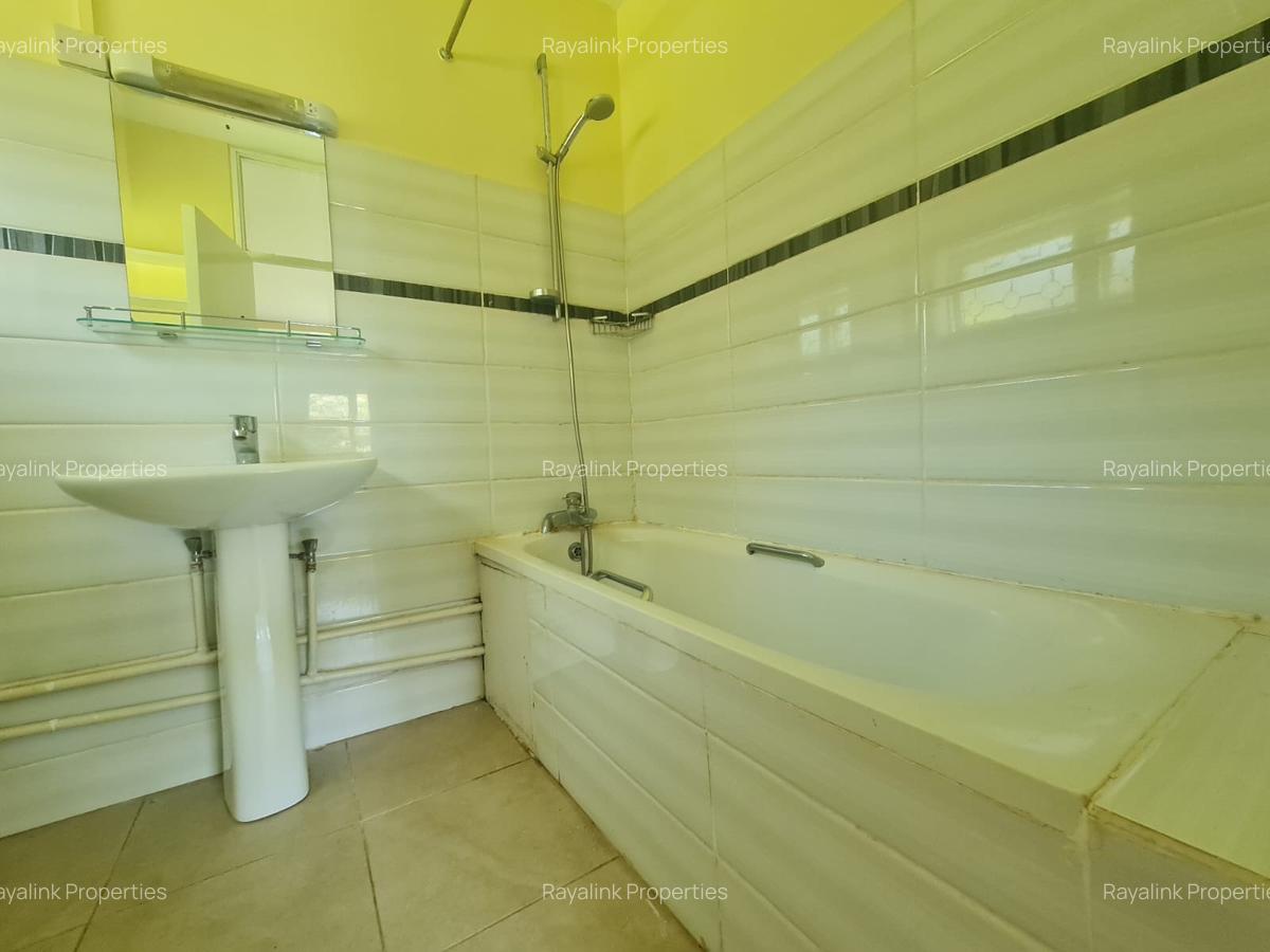 3 Bed House with En Suite at Kyuna - 17