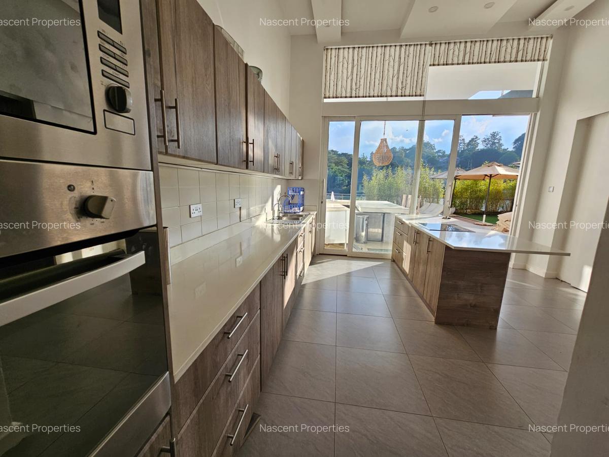 4 Bed Villa with En Suite in Spring Valley - 6