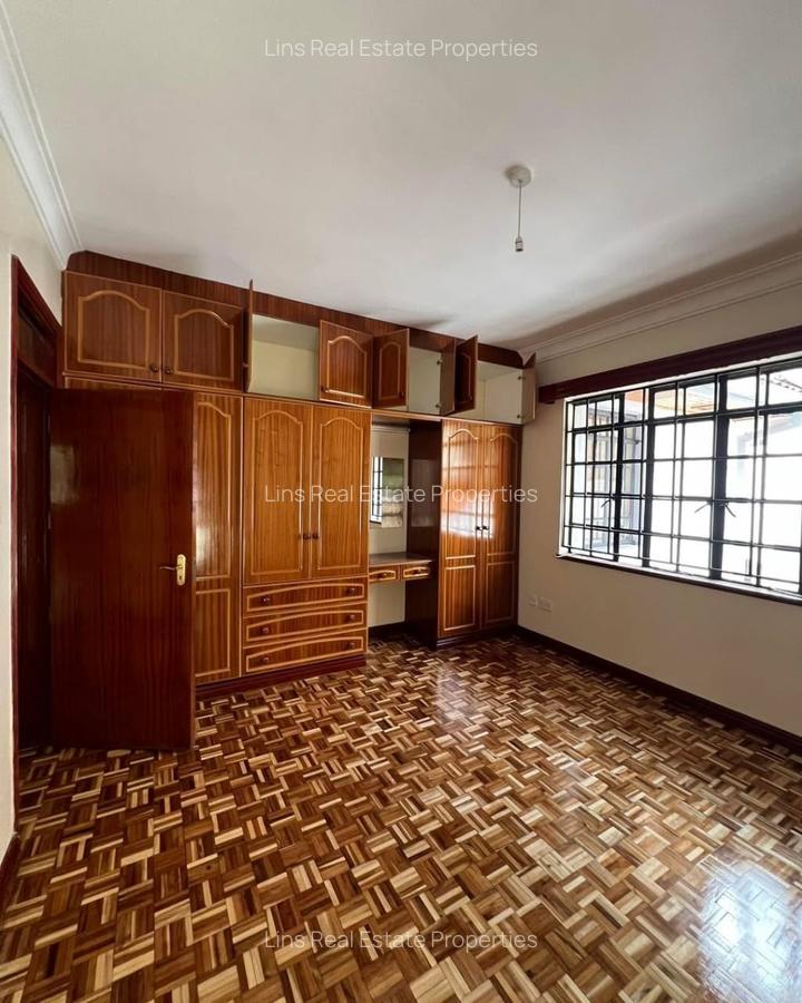 4 Bed Townhouse with En Suite in Lavington - 11