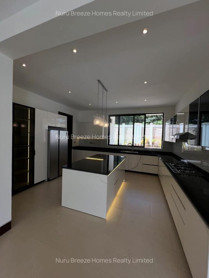 6 Bed Villa with En Suite in Kitisuru - 3