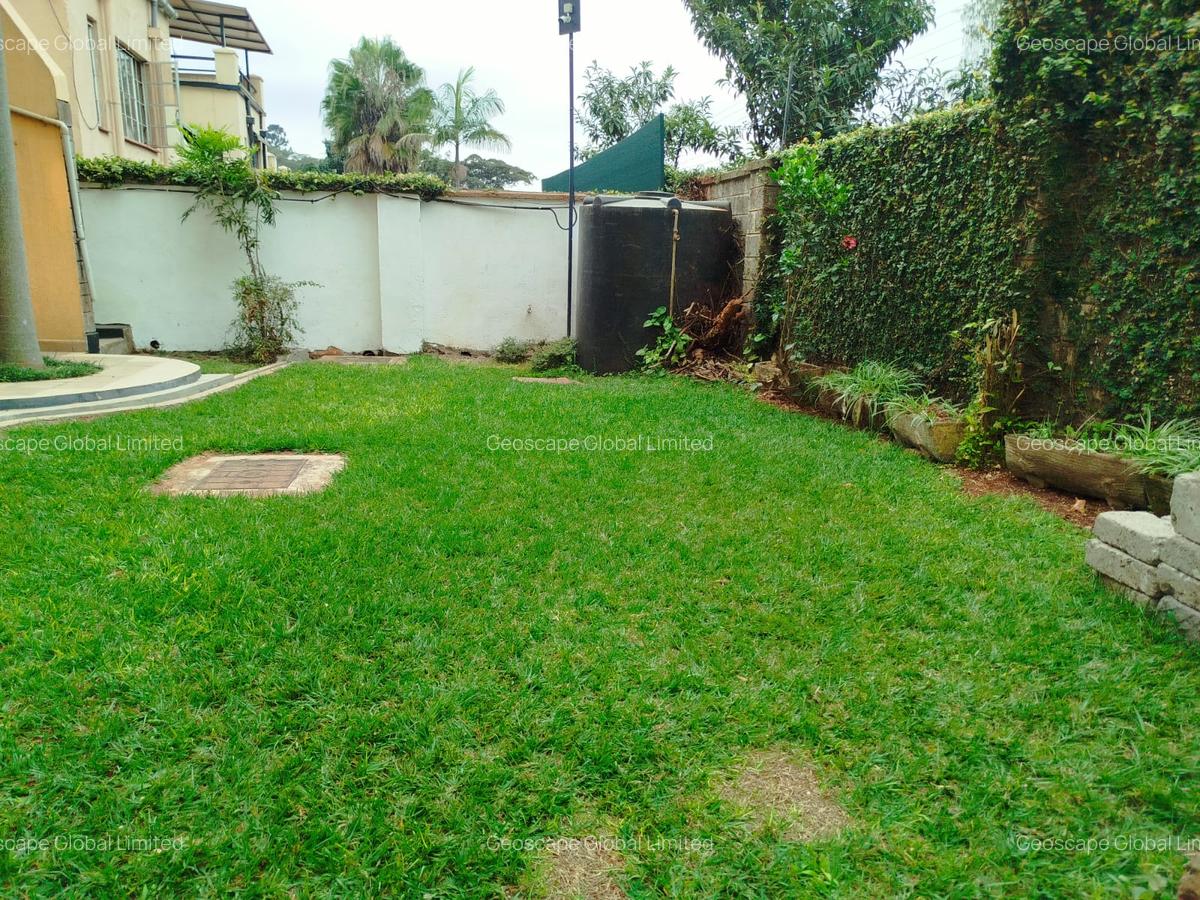5 Bed House with En Suite in Lavington - 2