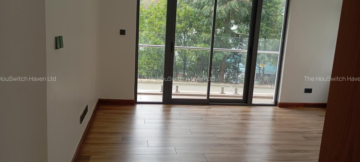 6 Bed Townhouse with En Suite at Off Convent Drive - 10