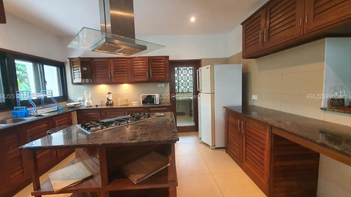 Serviced 3 Bed Apartment with En Suite at Ar156 - 16