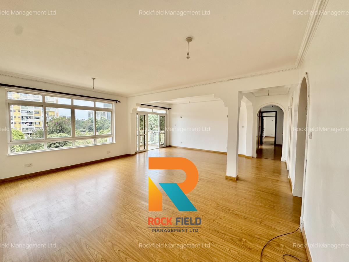 3 Bed Apartment with En Suite in Brookside - 1