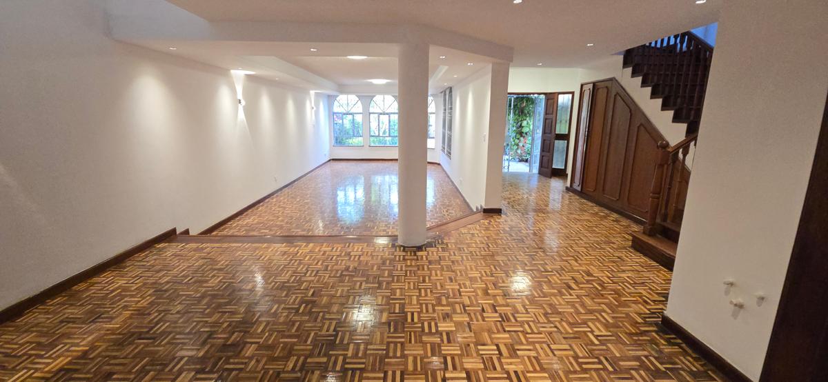 5 Bed Townhouse with En Suite at Brookside Drive - 19