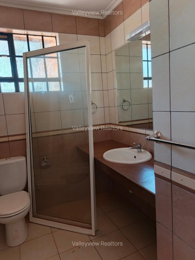 4 Bed Townhouse with En Suite at Lavington - 11