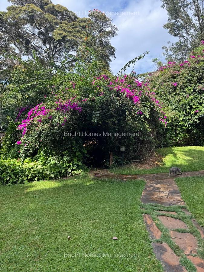 5 Bed House with En Suite in Lavington - 3