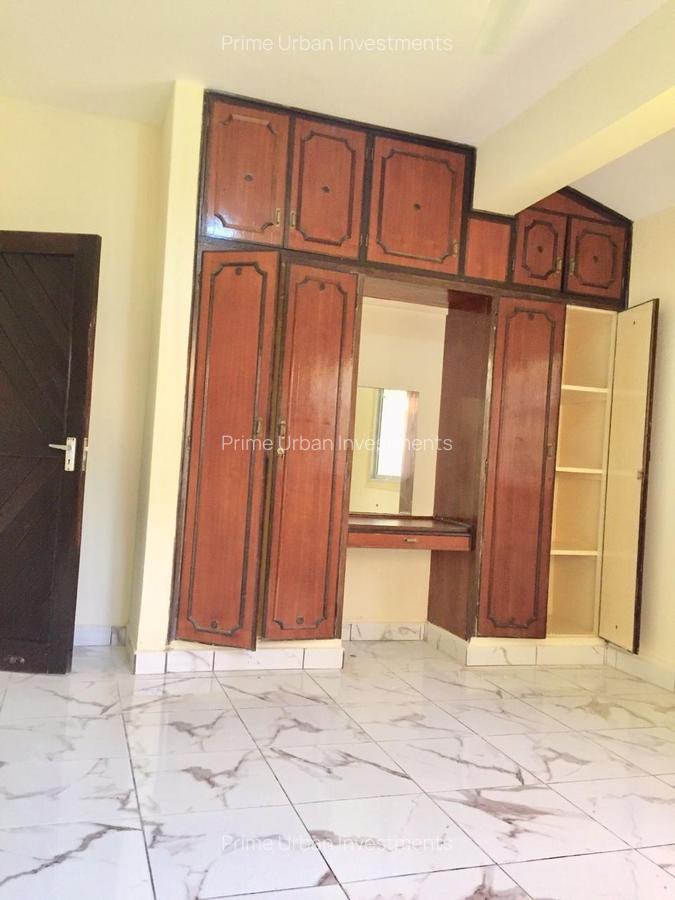 4 Bed House with En Suite in Nyali Area - 4