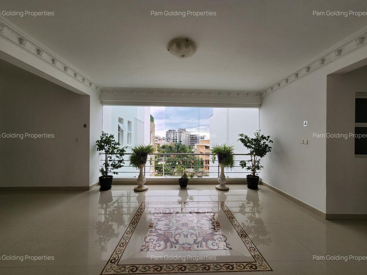 3 Bed Apartment with En Suite at Greenwood Drive - 9