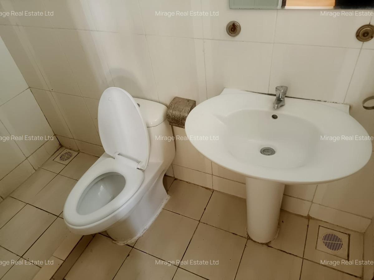 2 Bed Apartment with En Suite in Lavington - 10