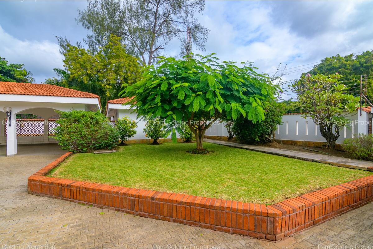 5 Bed House with En Suite in Nyali Area - 20