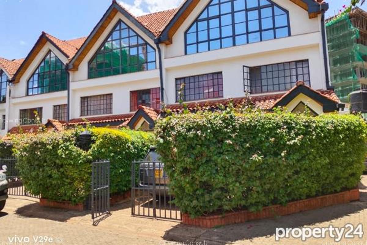 5 Bed Townhouse with En Suite at School Lane - 1