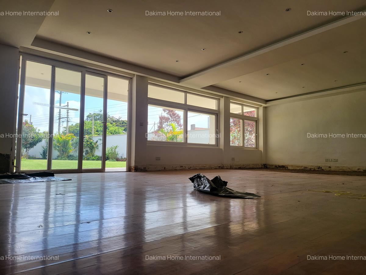 5 Bed House with En Suite in Runda - 3