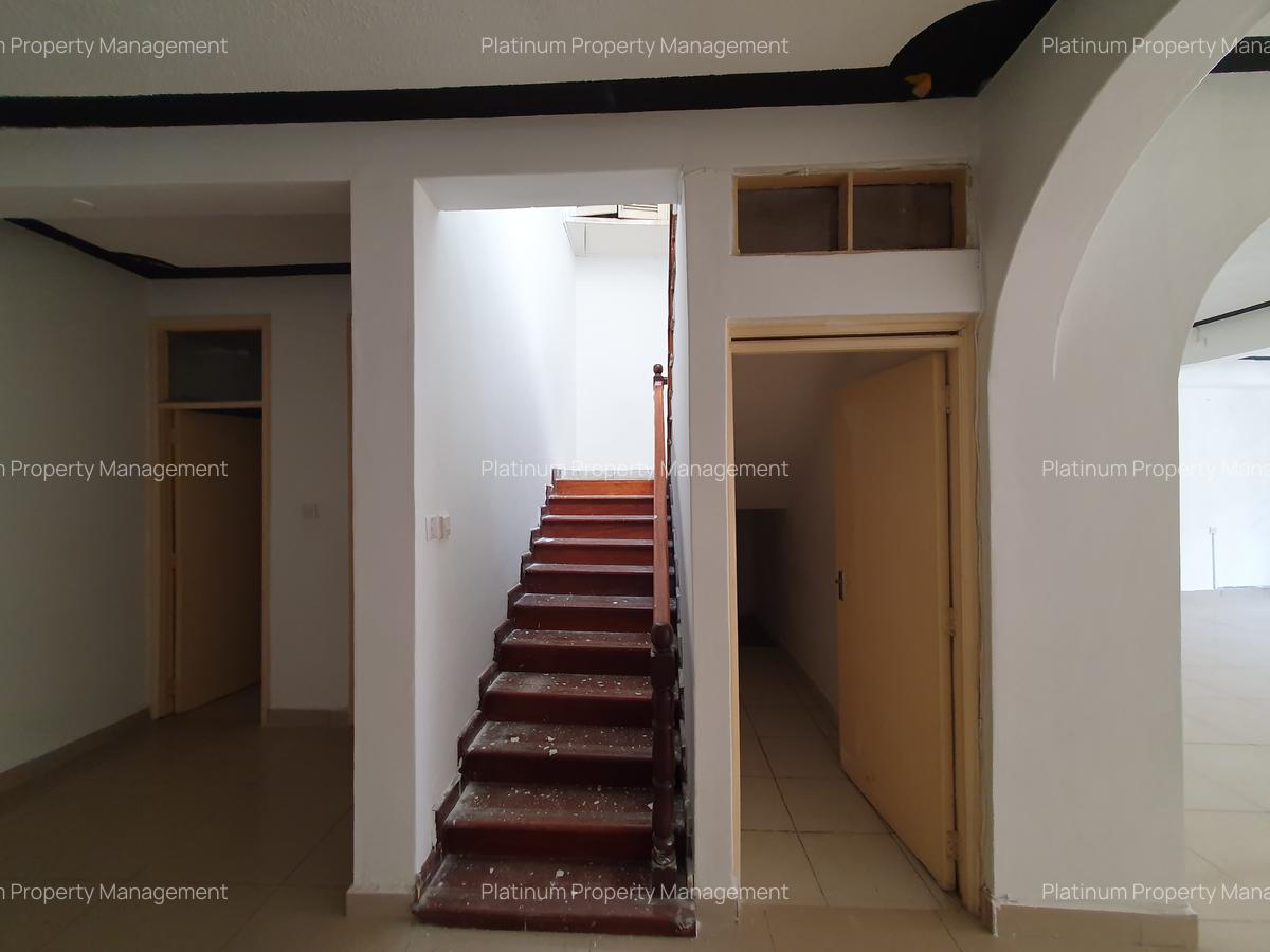 4 Bed House with En Suite at 2Nd Parklands Avenue - 5