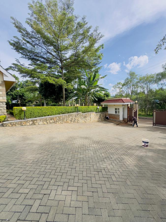 5 Bed House with En Suite at Mimosa Drive - 3