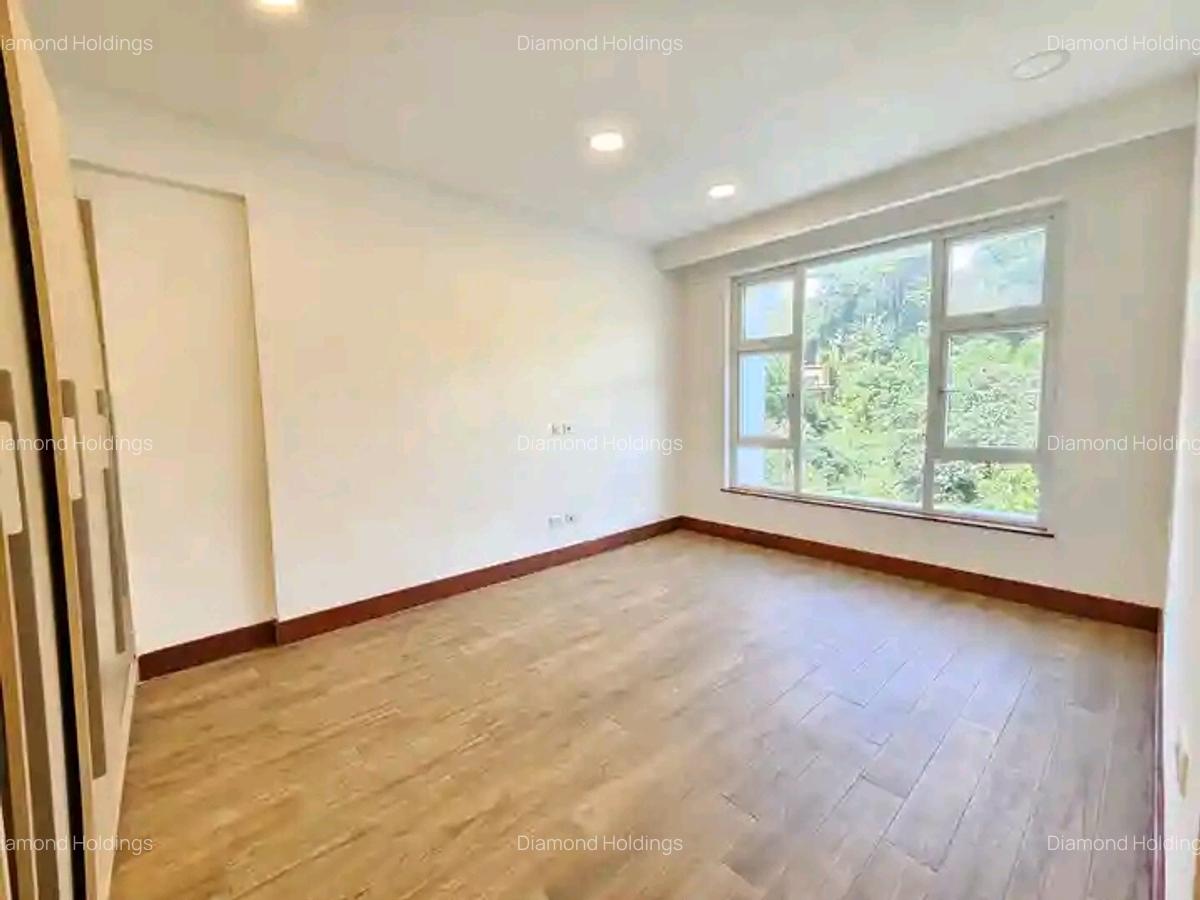 2 Bed Apartment with En Suite at Parklands - 4