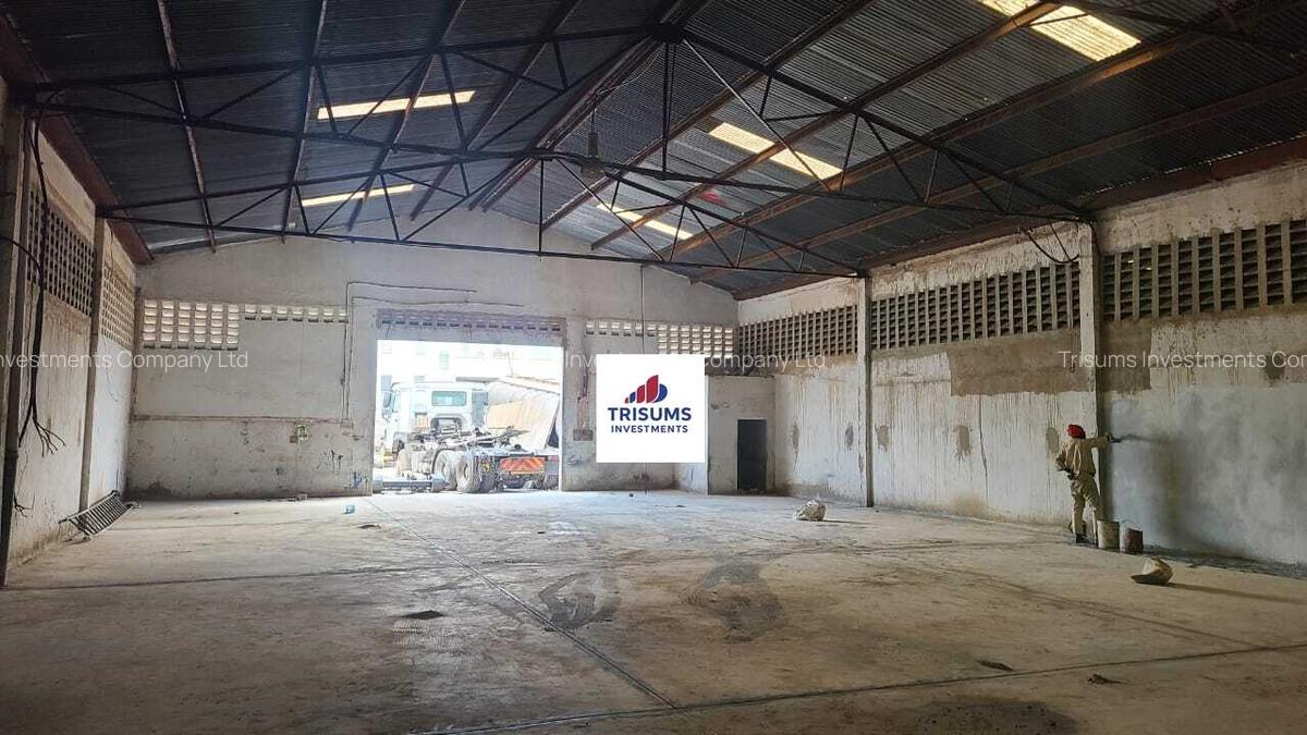 4,900 ft² Warehouse with Fibre Internet in Industrial Area - 5