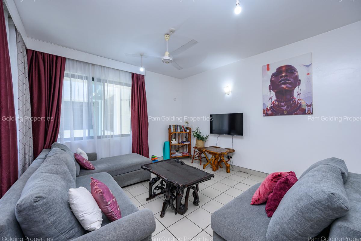 2 Bed Apartment with En Suite at Links Road - 4