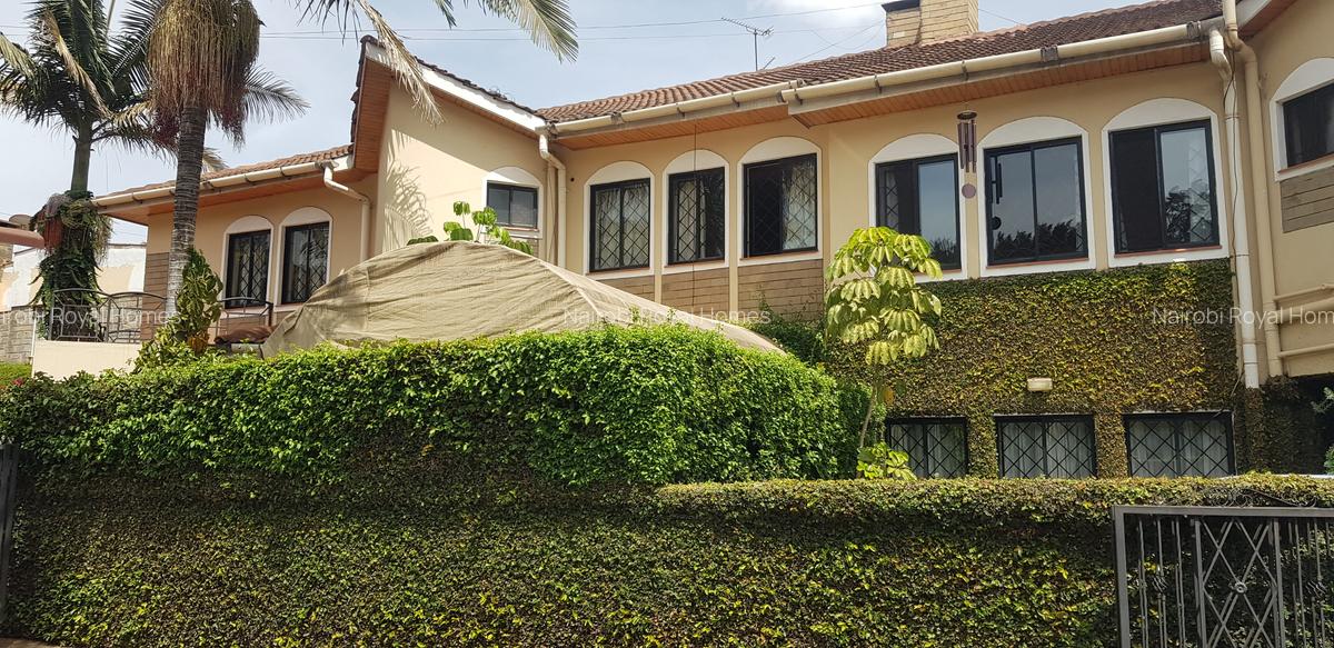 5 Bed Townhouse with En Suite at Lavington Off Convent - 5