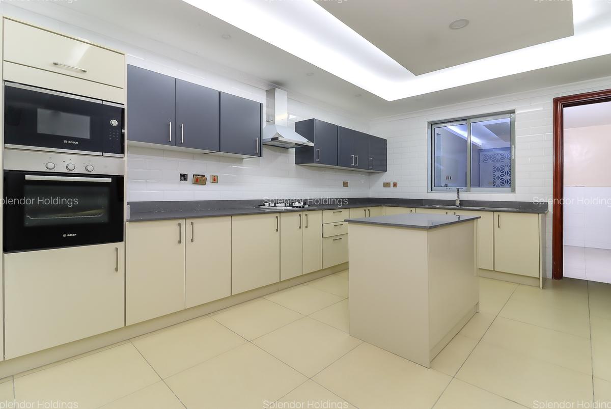 3 Bed Apartment with En Suite in Lavington - 3