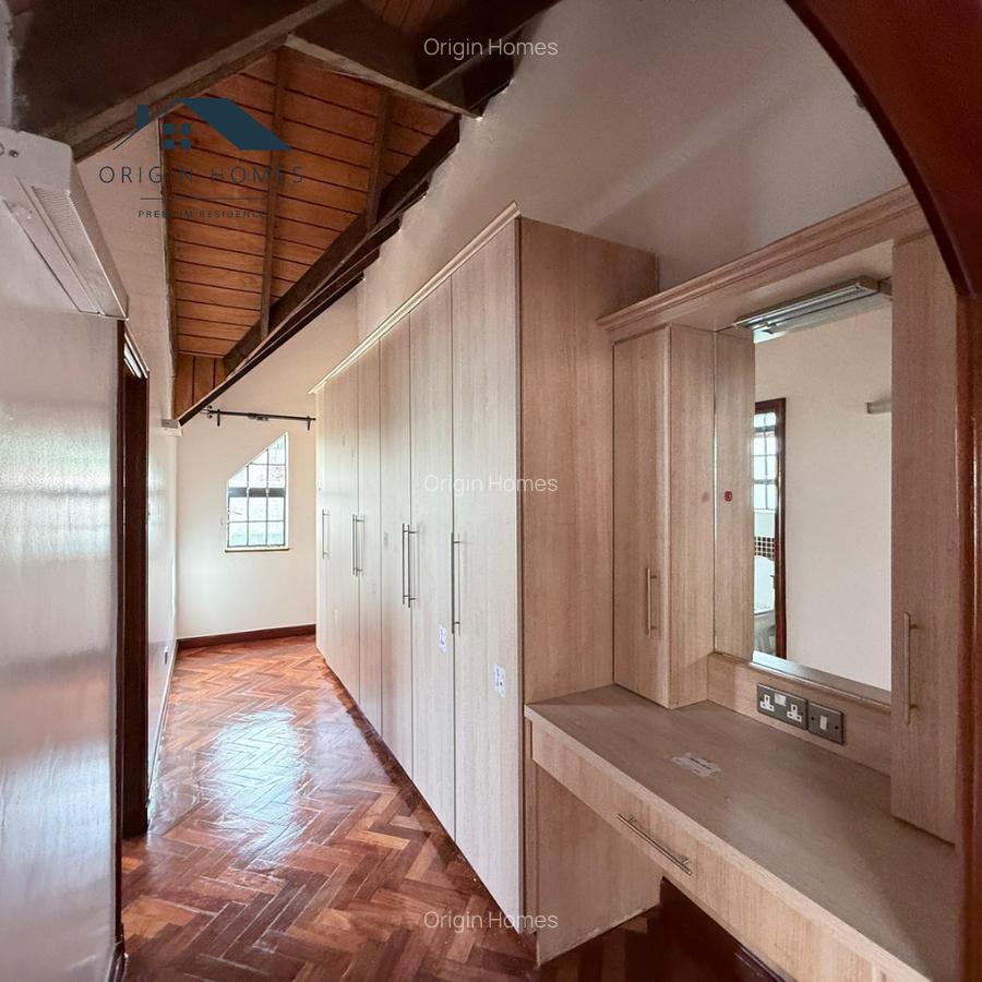 5 Bed Townhouse with En Suite at Lavington - 10