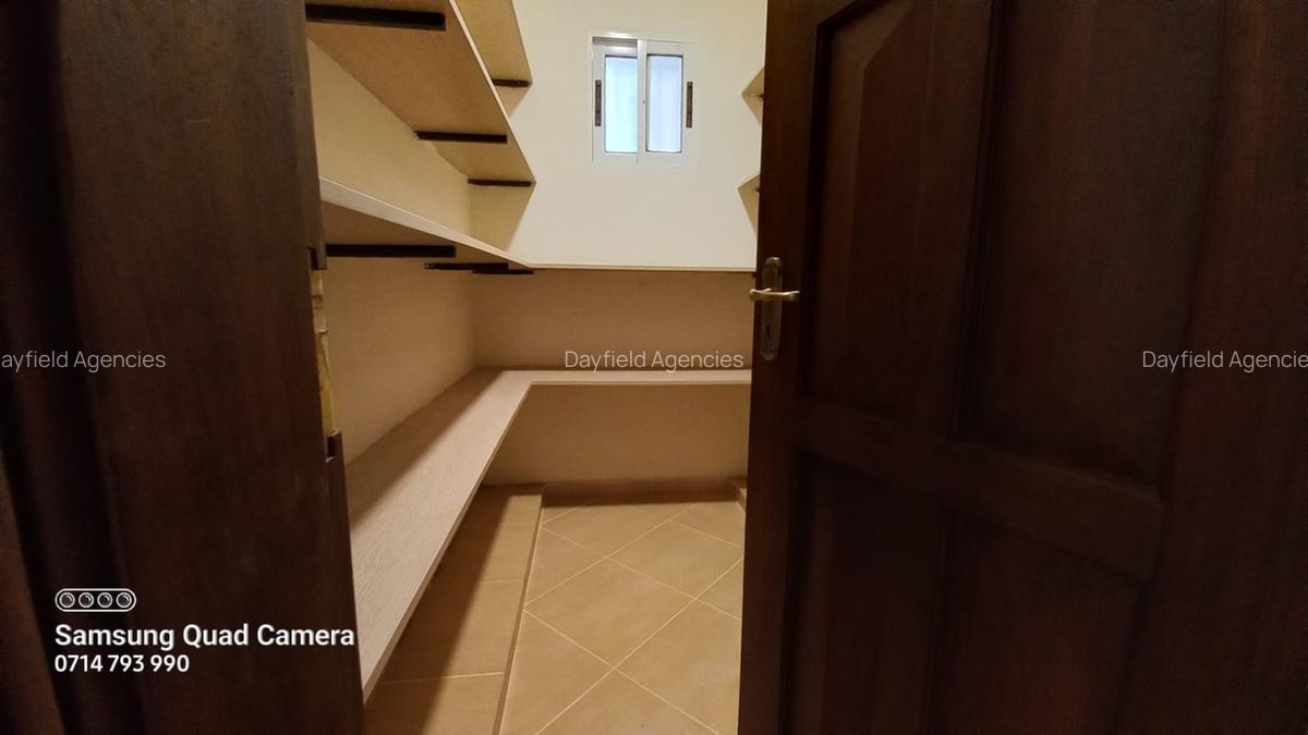 5 Bed House with En Suite in Spring Valley - 6