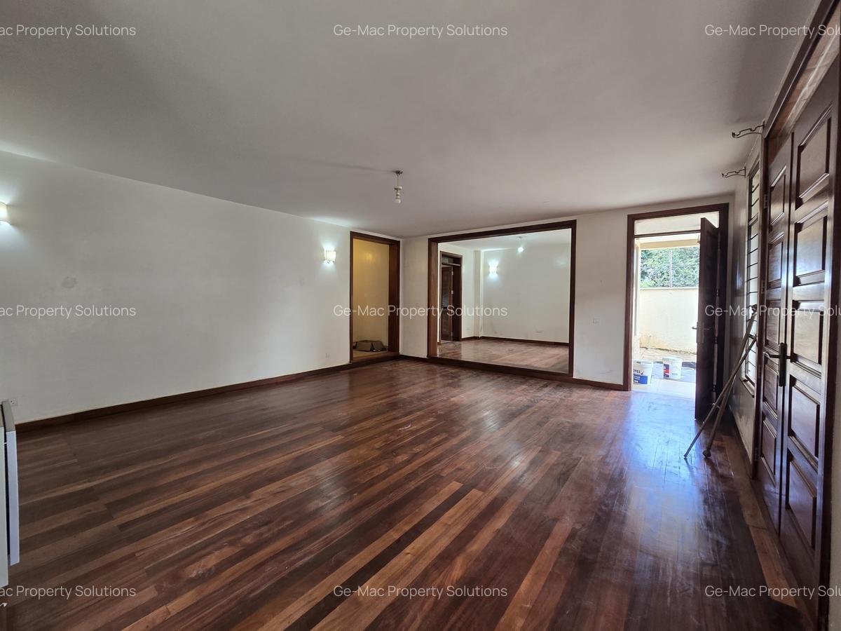 5 Bed Townhouse with En Suite in Lavington - 4