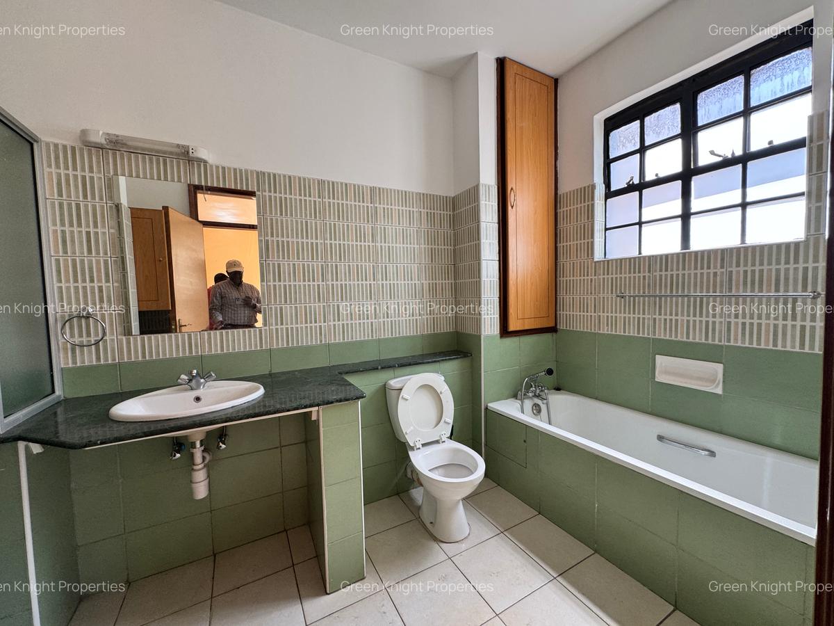 Serviced 3 Bed Apartment with En Suite in Kilimani - 4