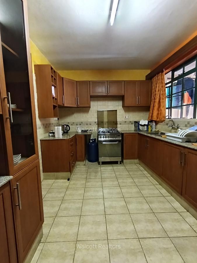 3 Bed Apartment with En Suite in Lavington - 4