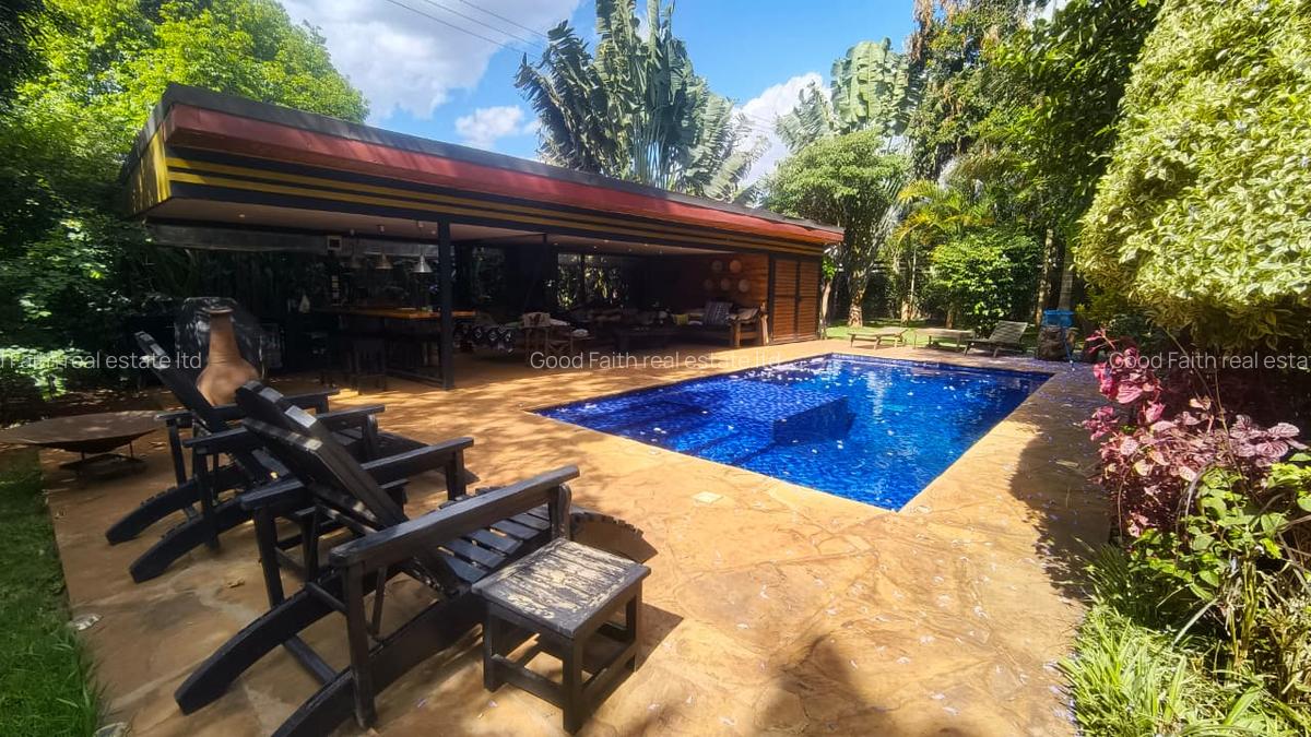 5 Bed House with En Suite in Runda - 2