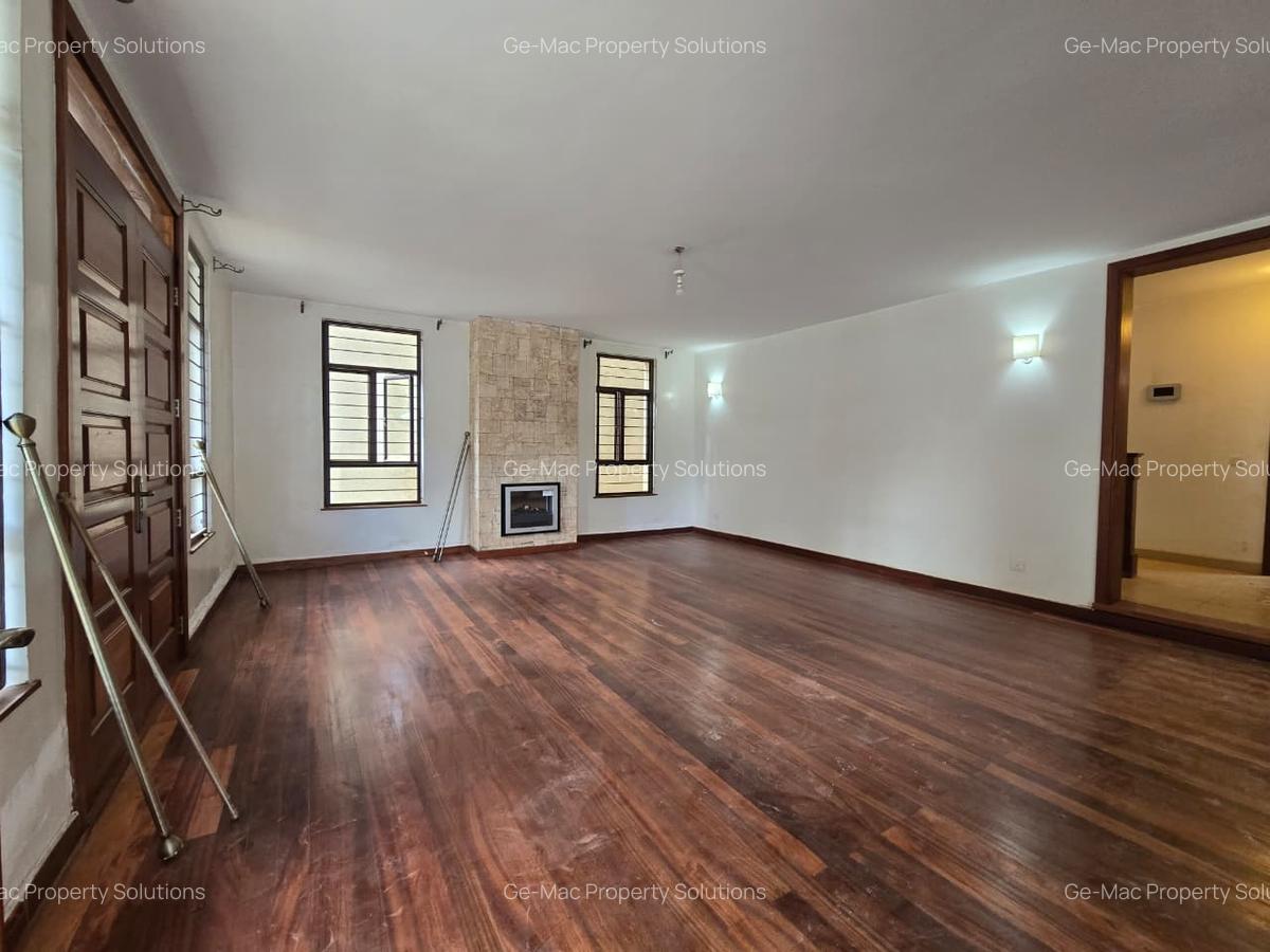 5 Bed Townhouse with En Suite in Lavington - 3