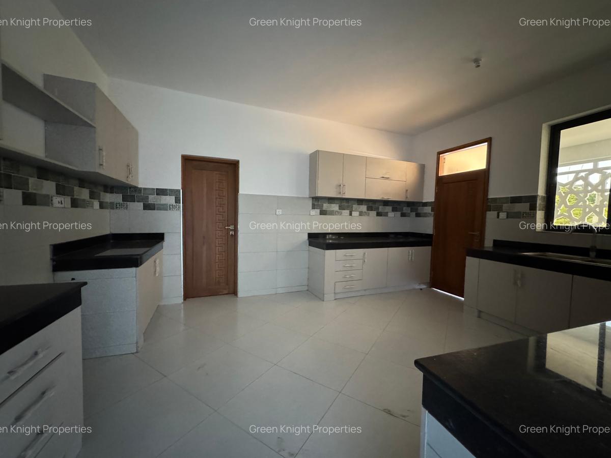 Serviced 4 Bed Apartment with En Suite in Nyali Area - 18