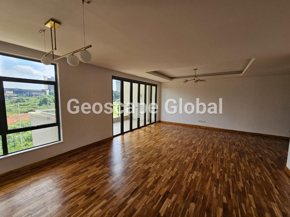4 Bed Apartment with En Suite in Rosslyn - 5