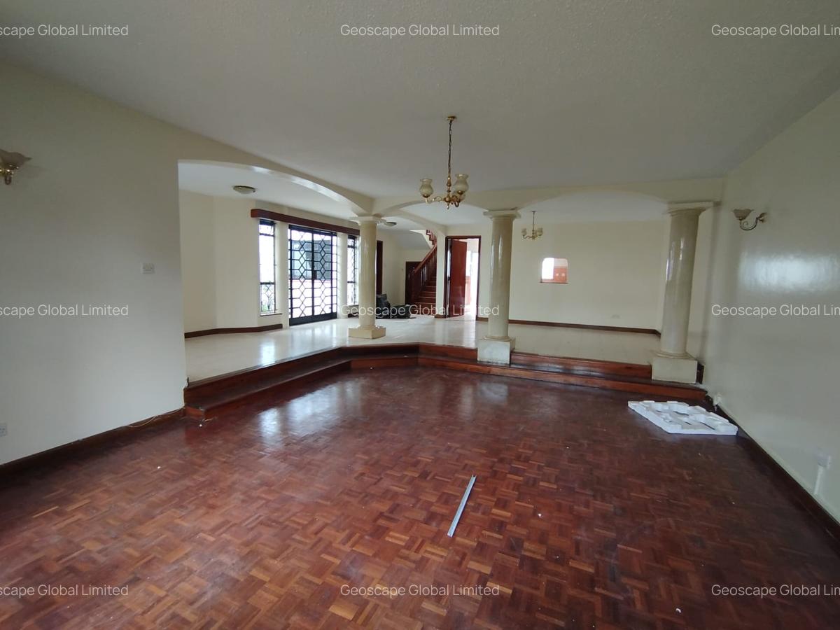 5 Bed House with En Suite in Spring Valley - 9