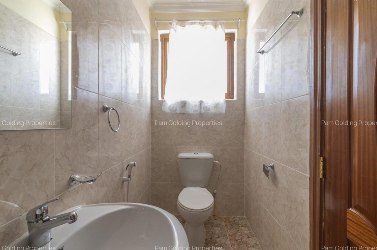 4 Bed Townhouse with En Suite in Athi River - 14