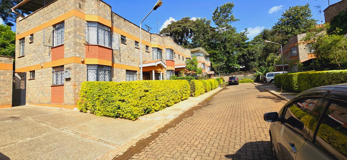 4 Bed Townhouse with En Suite at Off Convent Drive - 2