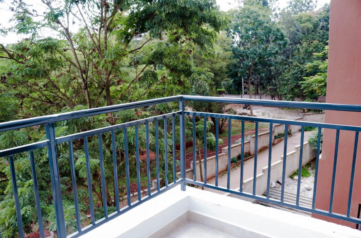 2 Bed Apartment with En Suite at Lavington - 4
