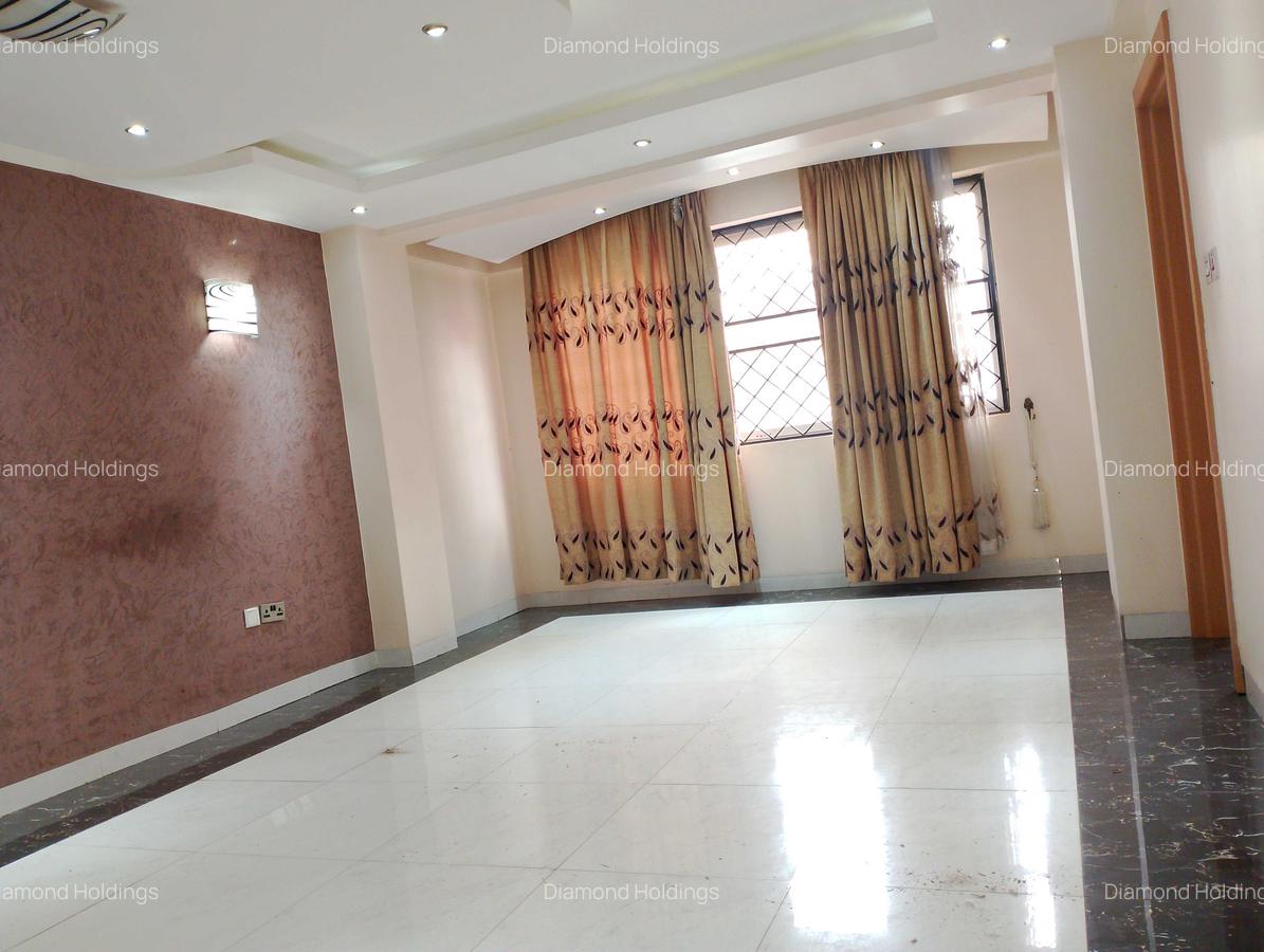 4 Bed Apartment with En Suite at Parklands - 6
