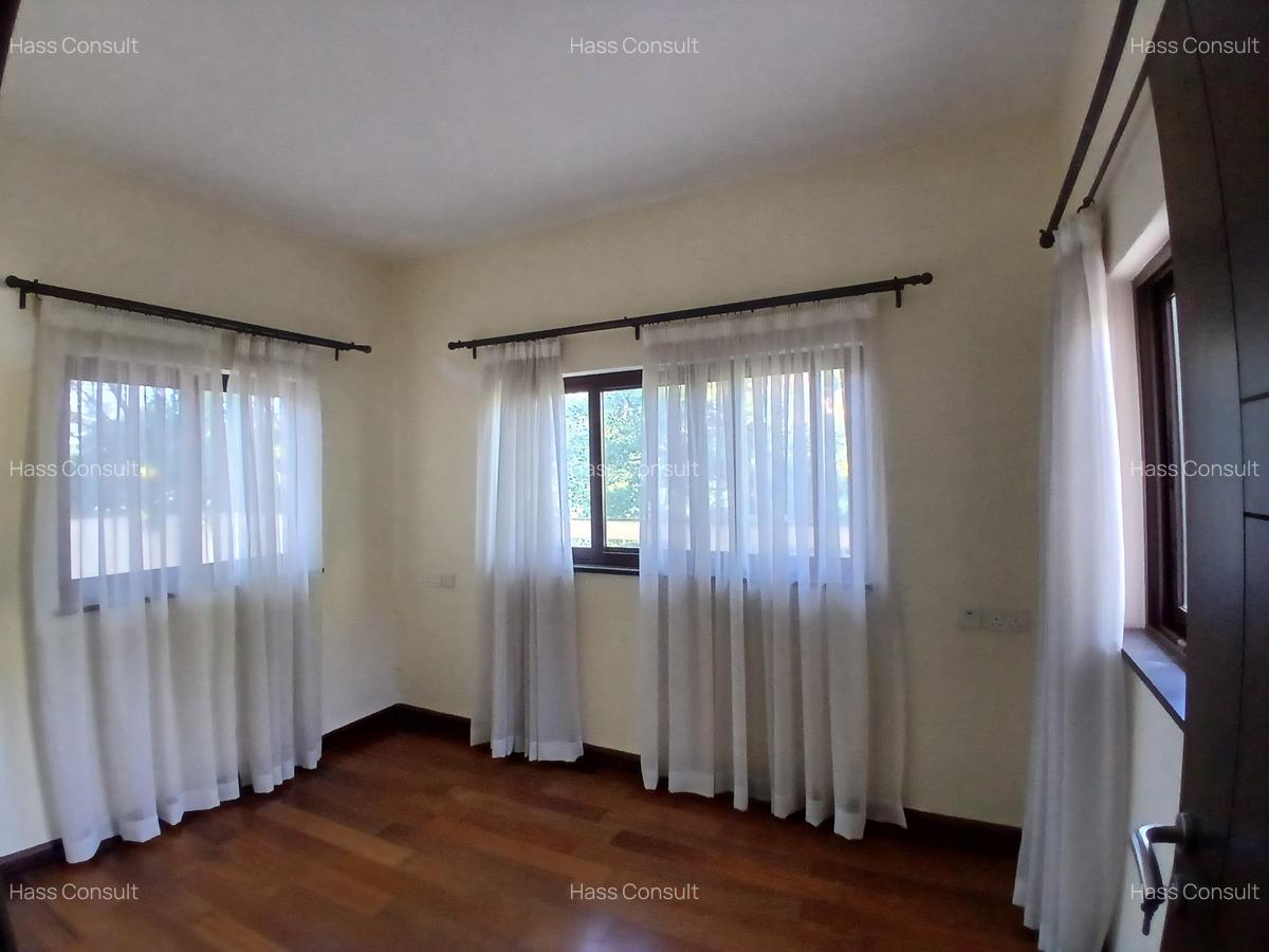 4 Bed Apartment with En Suite at Riverside Drive - 12