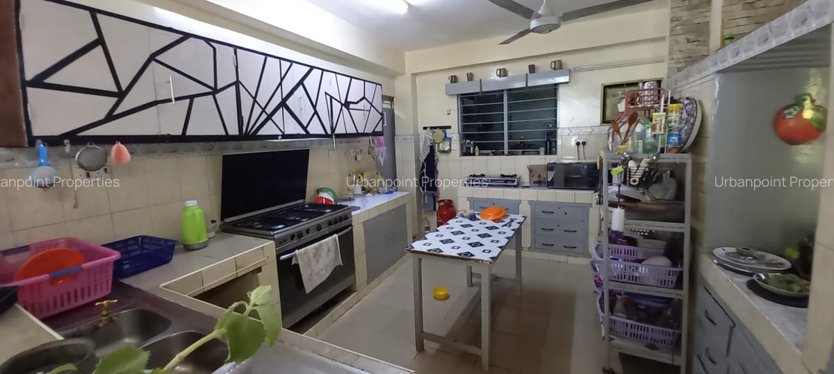 Commercial Property with Backup Generator in Tudor - 9