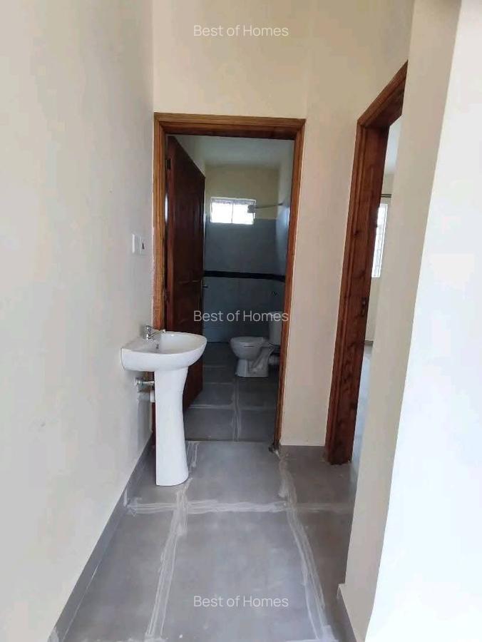 1 Bed House with En Suite in Lavington - 8