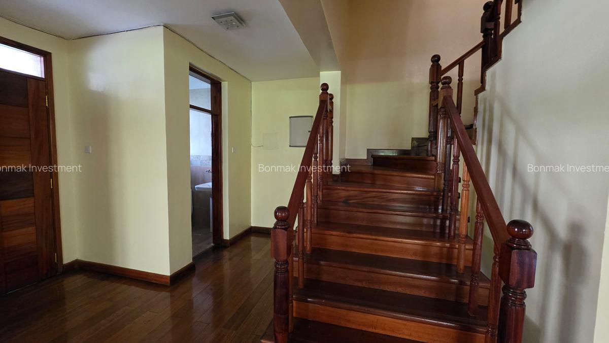 5 Bed Townhouse with En Suite at Lavington Green - 17