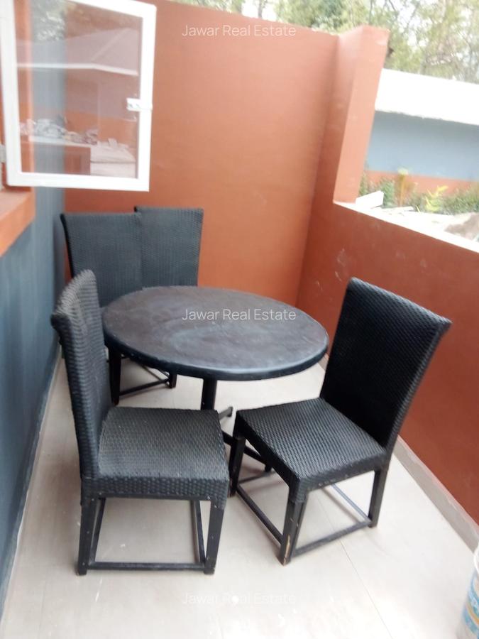 1 Bed House with En Suite at Hatheru Road - 11