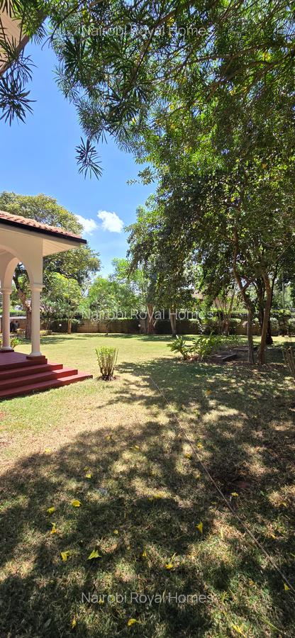 4 Bed House with En Suite at Acacia Drive - 6