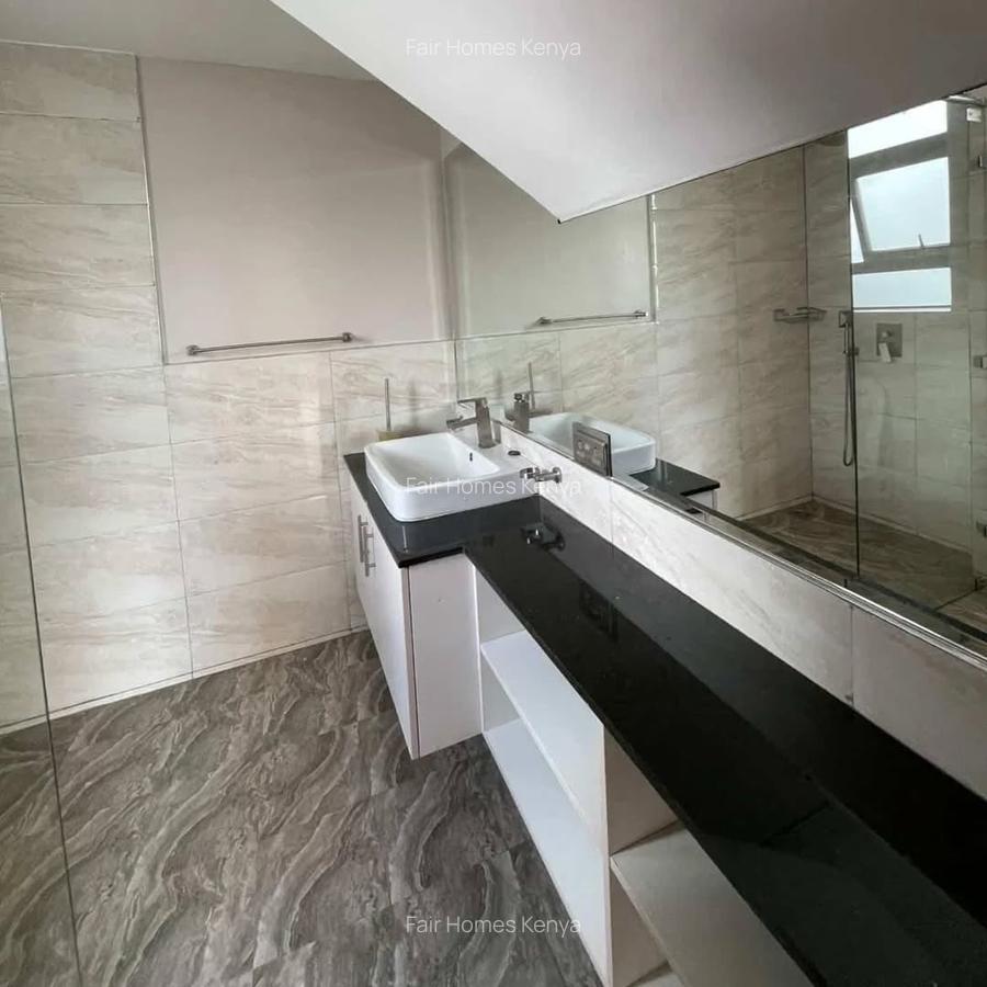 4 Bed Apartment with En Suite at Riverside Drive - 17