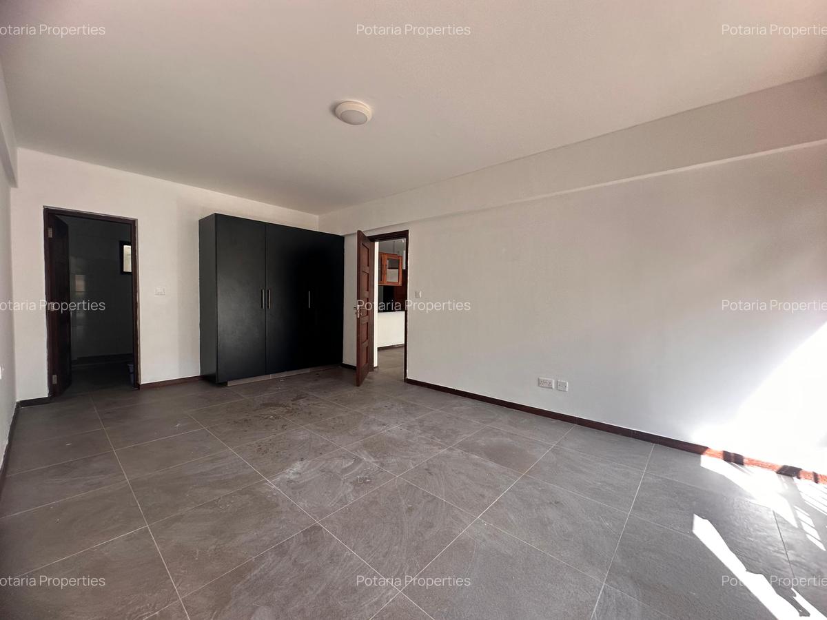 2 Bed Apartment with En Suite in Riverside - 10