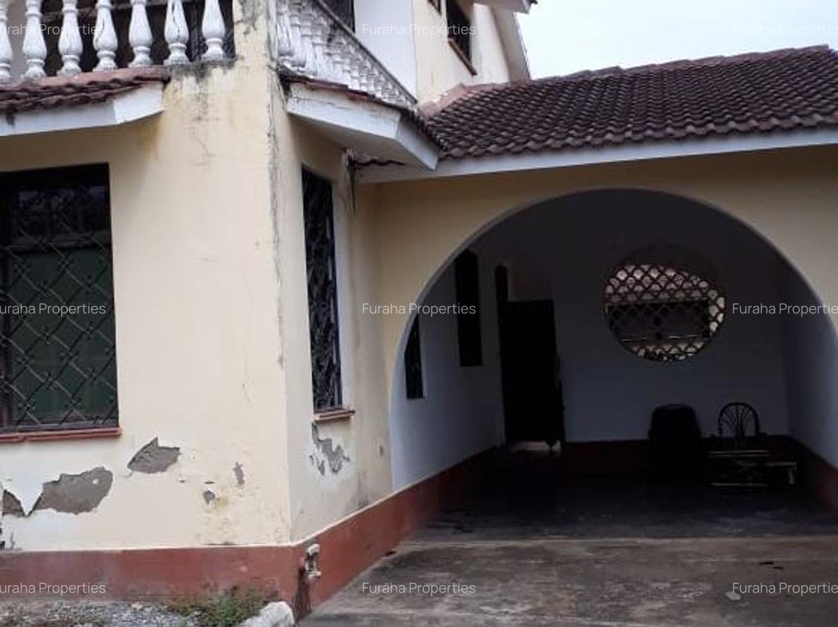 4 Bed House with En Suite at Near Serena Hotel - 2