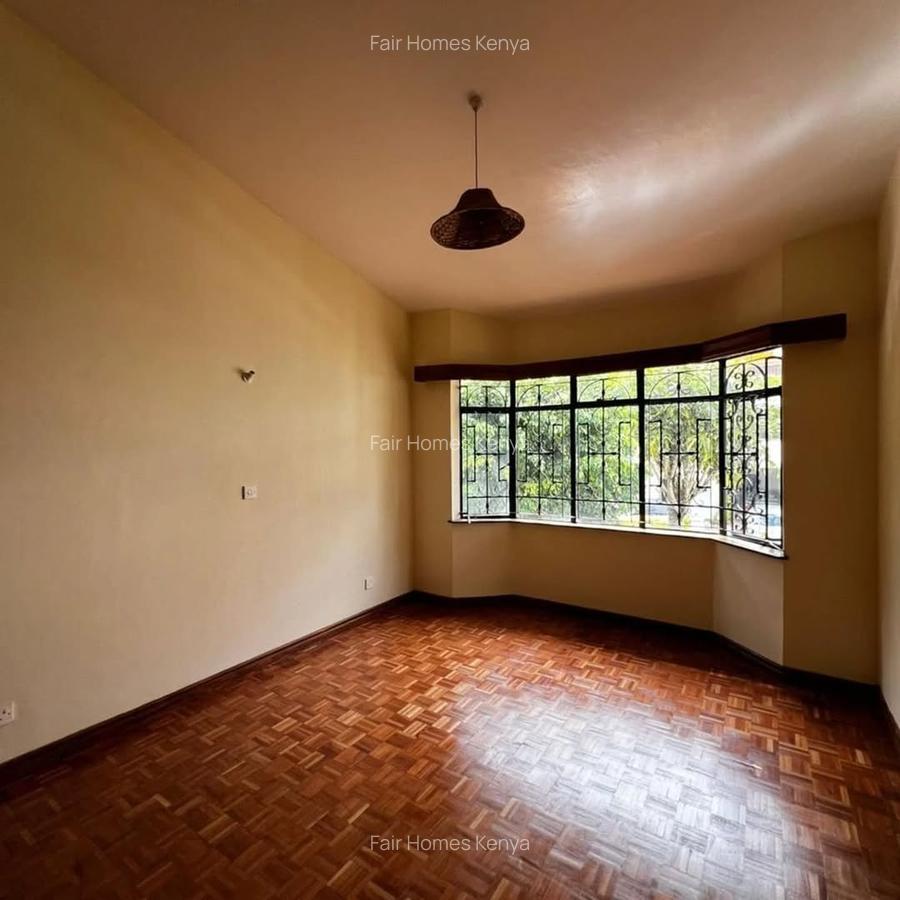 5 Bed Townhouse with En Suite at Riverside Drive - 2