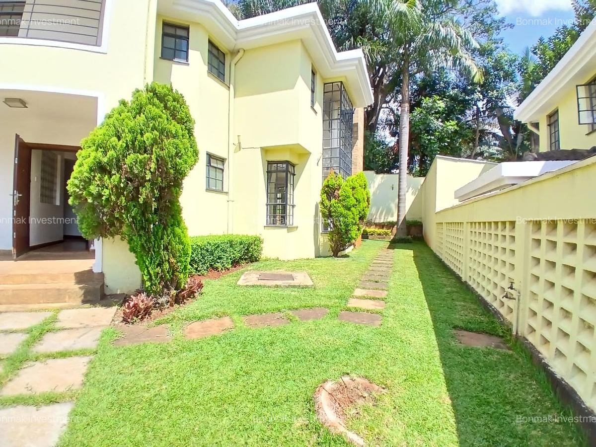 5 Bed Townhouse with En Suite at Lavington Green - 1
