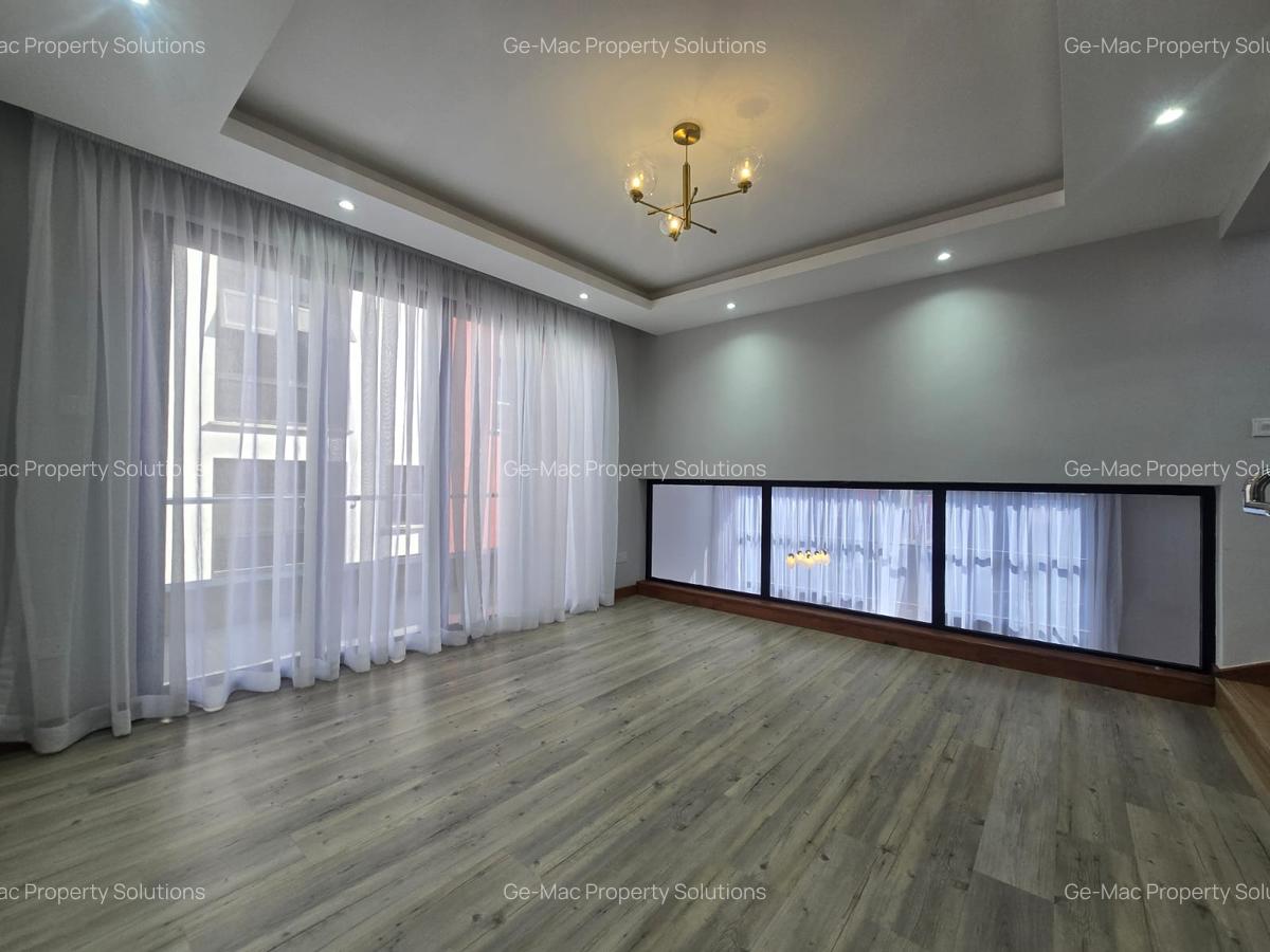 4 Bed House with En Suite in Membley - 16